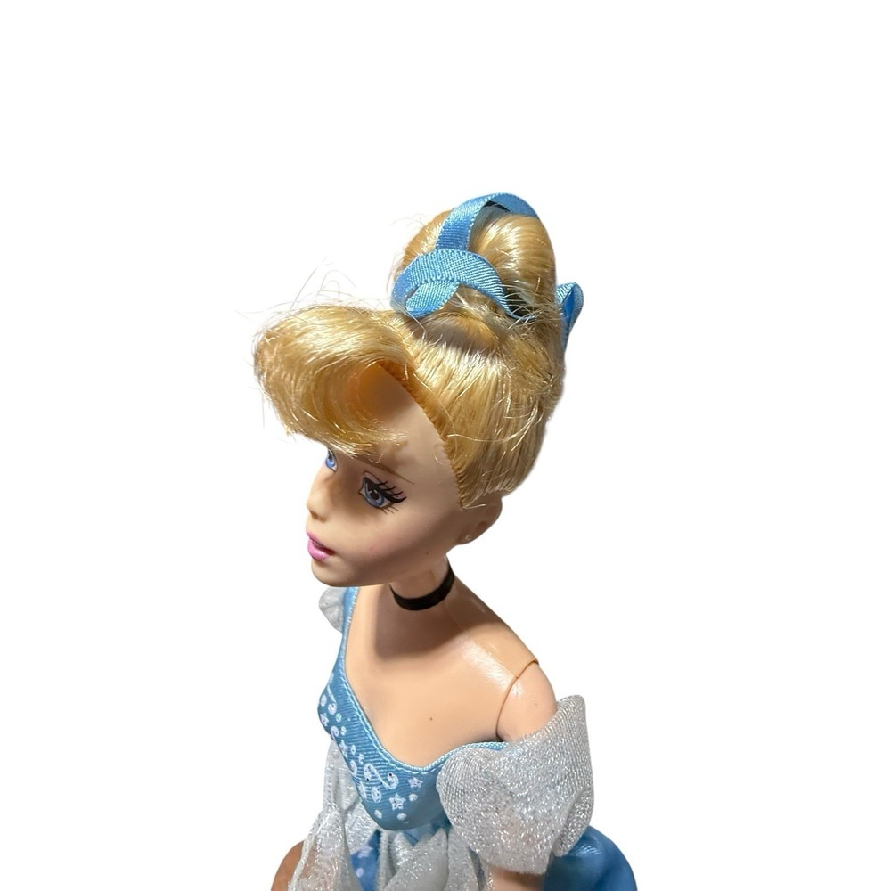 Disney‎ Princess Cinderella Barbie Doll Light Feet Dress - Picture 8 of 11